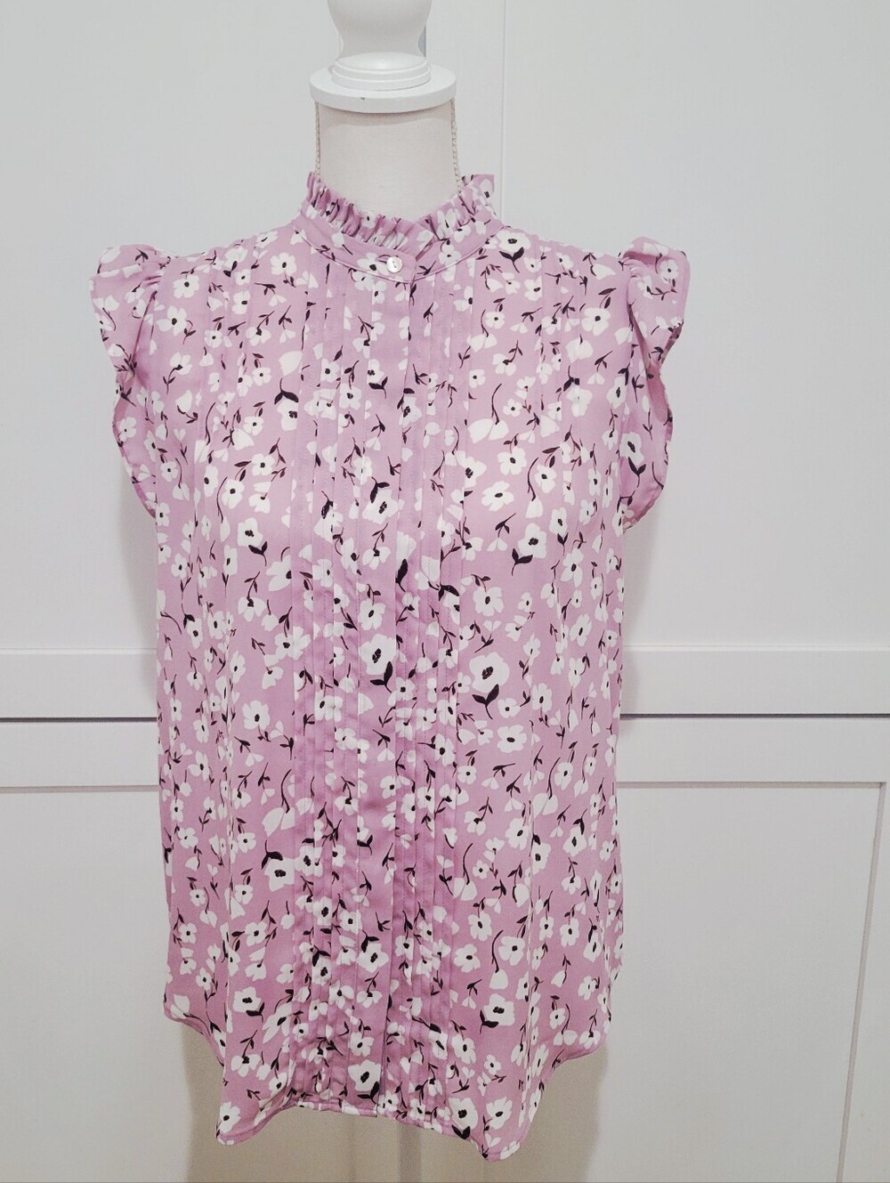 Ann Taylor Lavender Floral Flutter Sleeve Pintuck Button Up Blouse | Size Medium